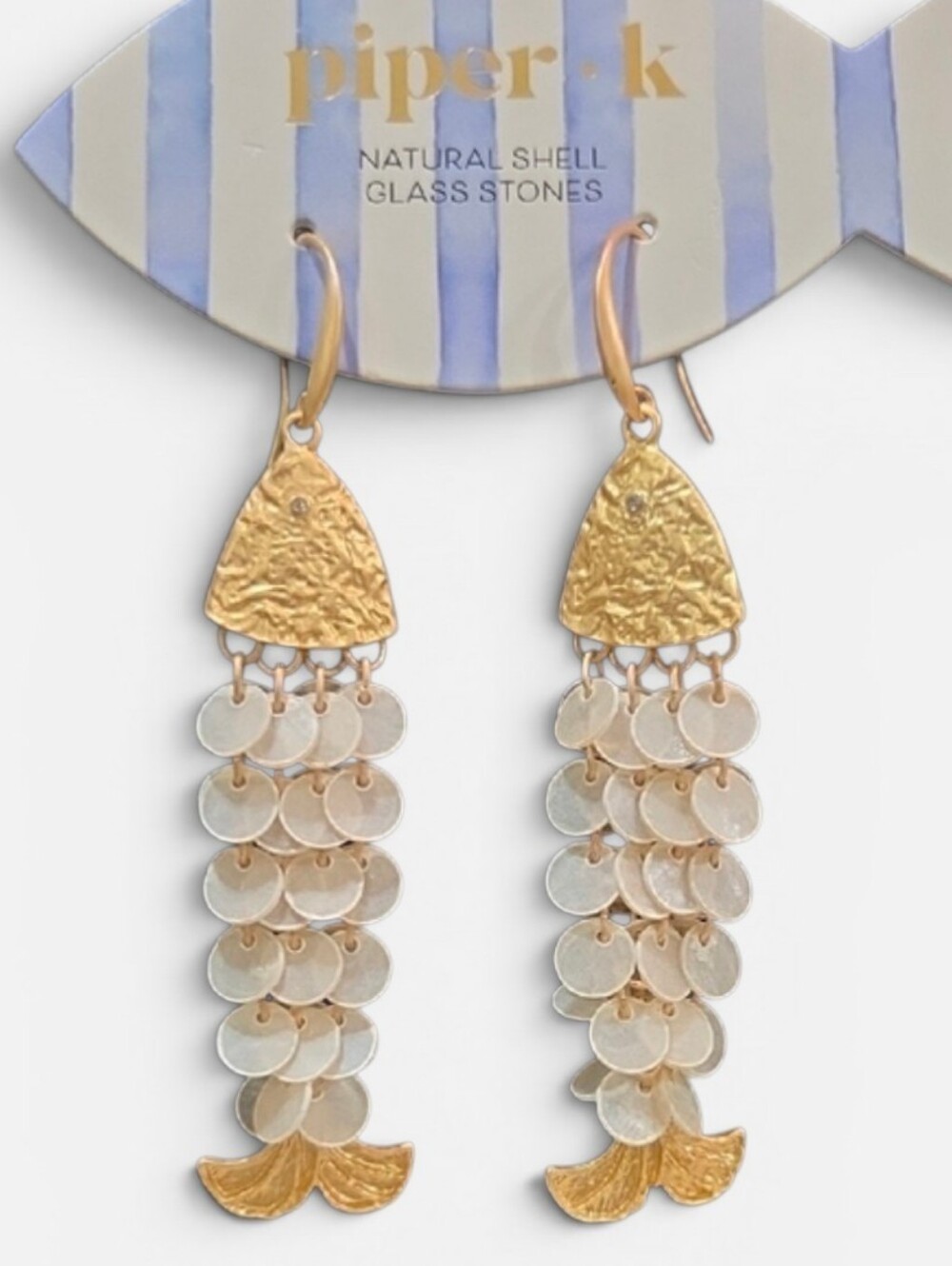 💛🔹️Piper K 🔹️Gold Tone Dangle Natutal Shell Glass Stones Fish Dangle Earrings